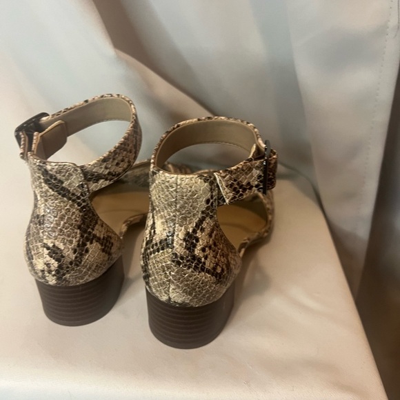 Clark’s Women's Snakeskin Block Heel Sandals Size 7 - Picture 6 of 10
